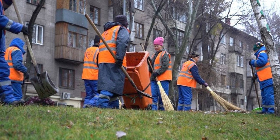 
                    В Алматы впервые применяется комплексный подход по уборке дворов
                