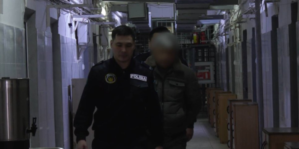 
                    Инцидент в автобусе Алматы: давший пощечину девушке мужчина арестован  
                