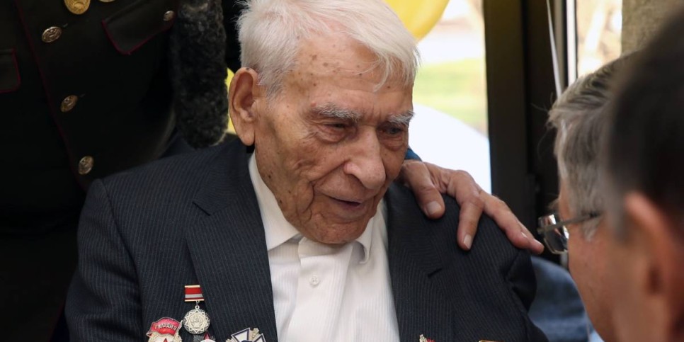 
                    Ветеран ВОВ Виктор Изюмников из Алматы отметил 100-летний юбилей
                