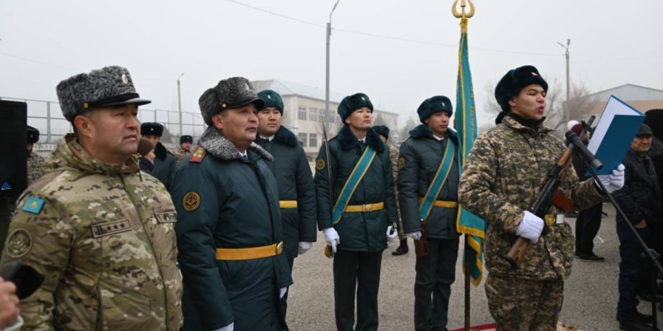 
                    В Вооруженных силах Казахстана проходят церемонии принятия Военной присяги
                