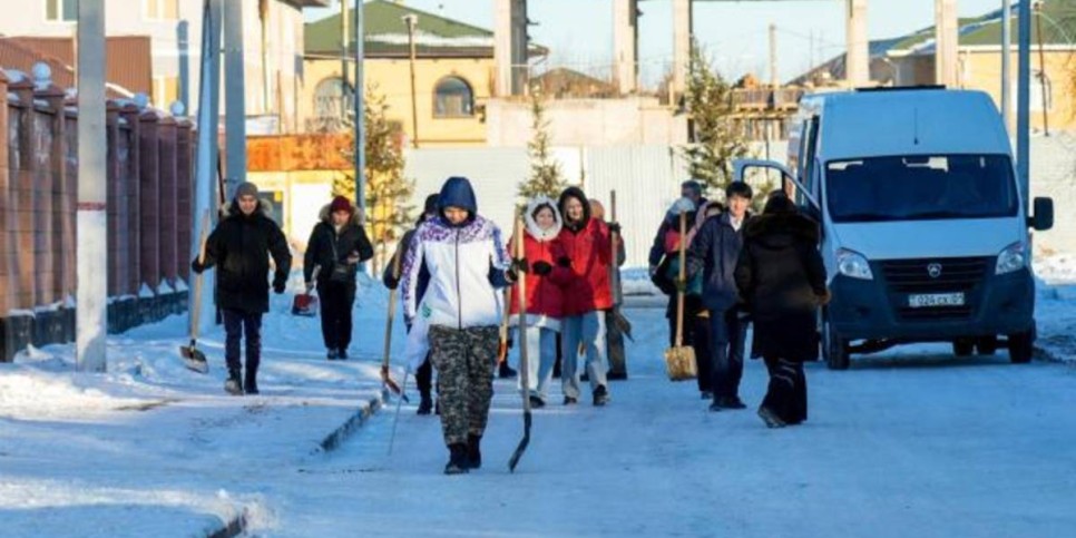 
                    Волонтеры продолжают помогать пожилым астанчанам
                