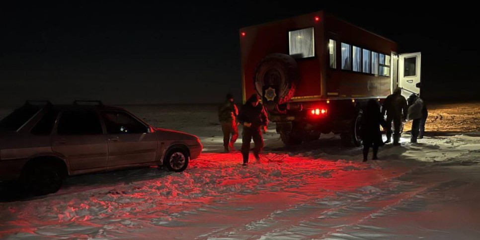 
                    В Костанайской области спасатели вытащили из снежного плена четырех человек
                