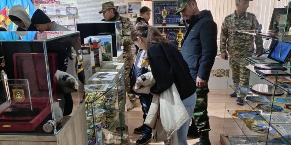 
                    Школьники в Алматы погрузились в жизнь армии
                