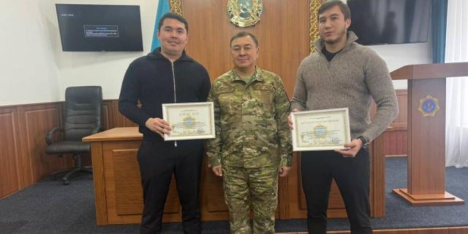
                    Тонущих детей спасли двое астанчан 
                