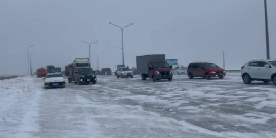 
                    Буран в Акмолинской области: полицейские сопроводили более 600 автомашин 
                