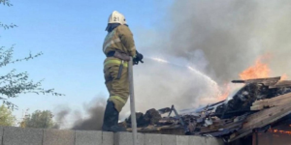 
                    Огнеборцы уберегли от пожара здание предприятия в Караганде
                