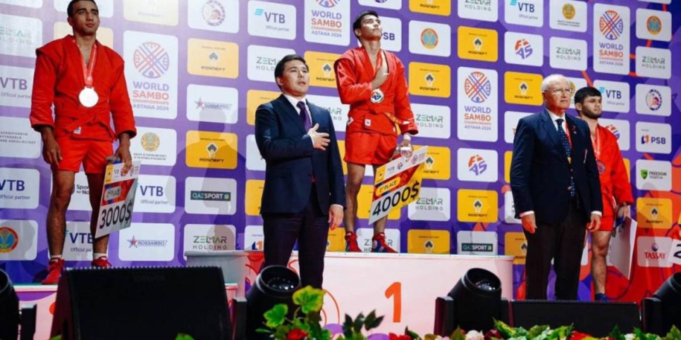 
                    Министр Мырзабосынов наградил победителей чемпионата мира по самбо
                