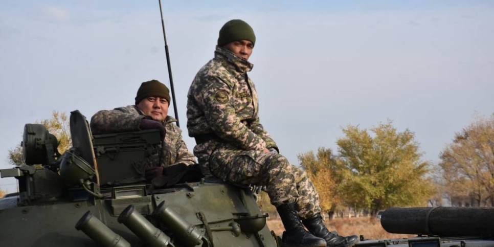 
                    Как закрепляют теорию курсанты Военного института в Алматы
                