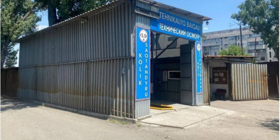 
                    В Алматы сносят еще одно незаконное СТО
                
