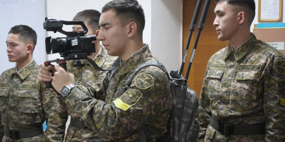 
                    Военные связисты Казахстана отмечают свой профессиональный праздник 
                