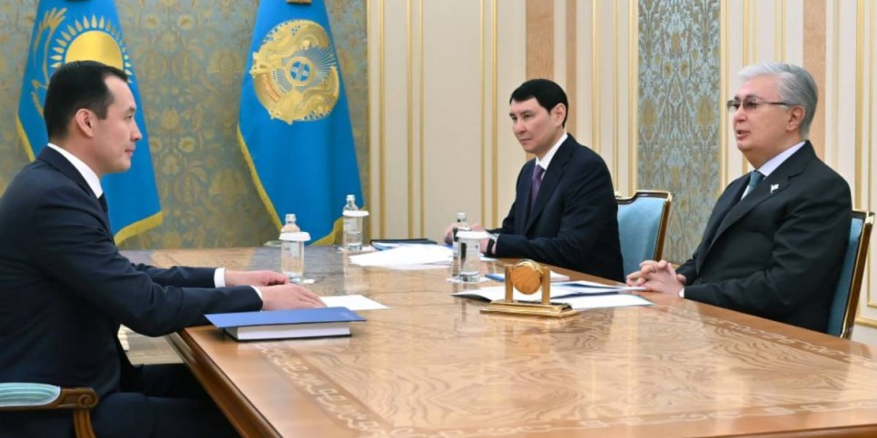 
                    Токаев принял Санжара Жаркешова
                