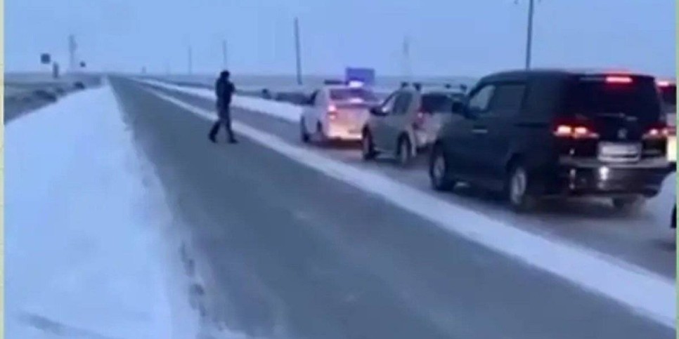 
                    Движение автотранспорта открыто в трех областях Казахстана
                