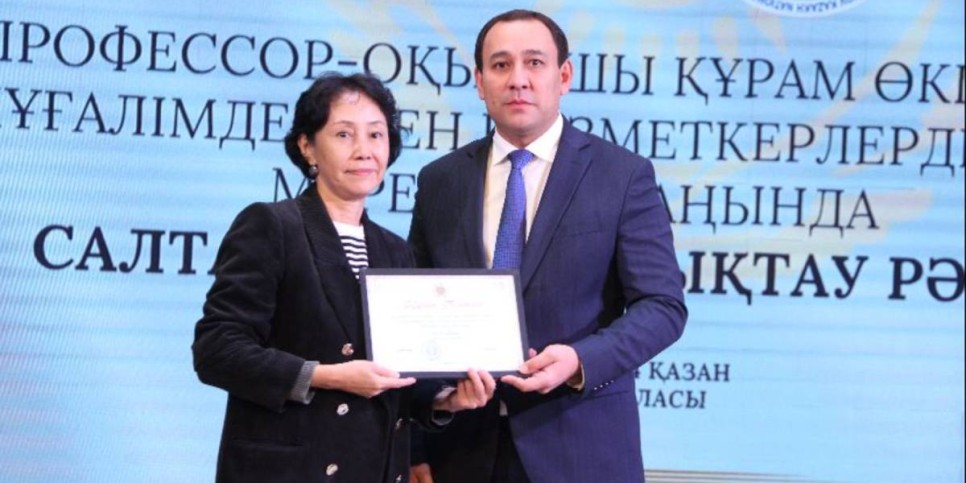 
                    "Ваш труд бесценен". Ректор Академии искусств поздравил преподавателей с профессиональным праздником
                