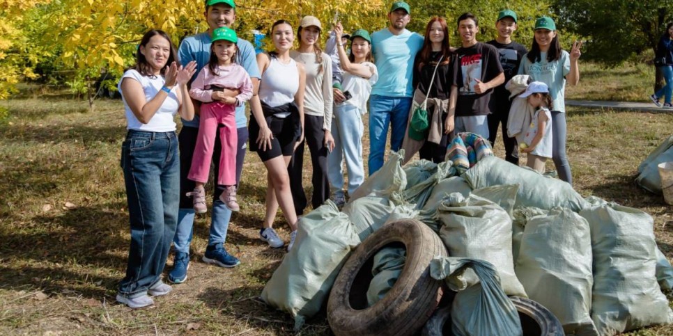 
                    Всемирный день чистоты: сотрудники «Филип Моррис Казахстан» собрали около 600 кг мусора с Аэропортовского озера
                