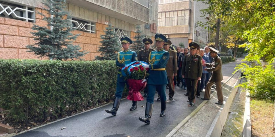 
                    В Алматы почтили память первого министра обороны Казахстана Сагадата Нурмагамбетова
                