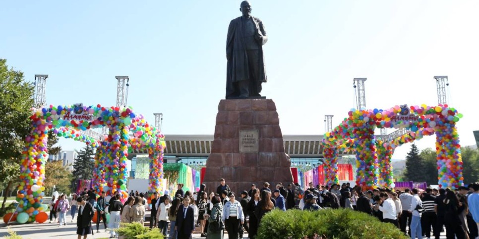 
                    В Алматы проходит грандиозный семейный фестиваль в честь Дня города
                