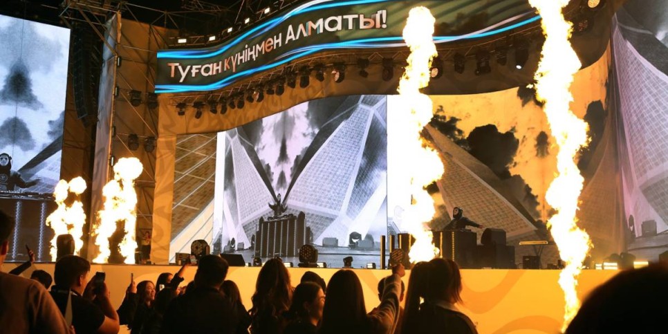 
                    День города: в Алматы прошел музыкальный фестиваль Lux fest
                
