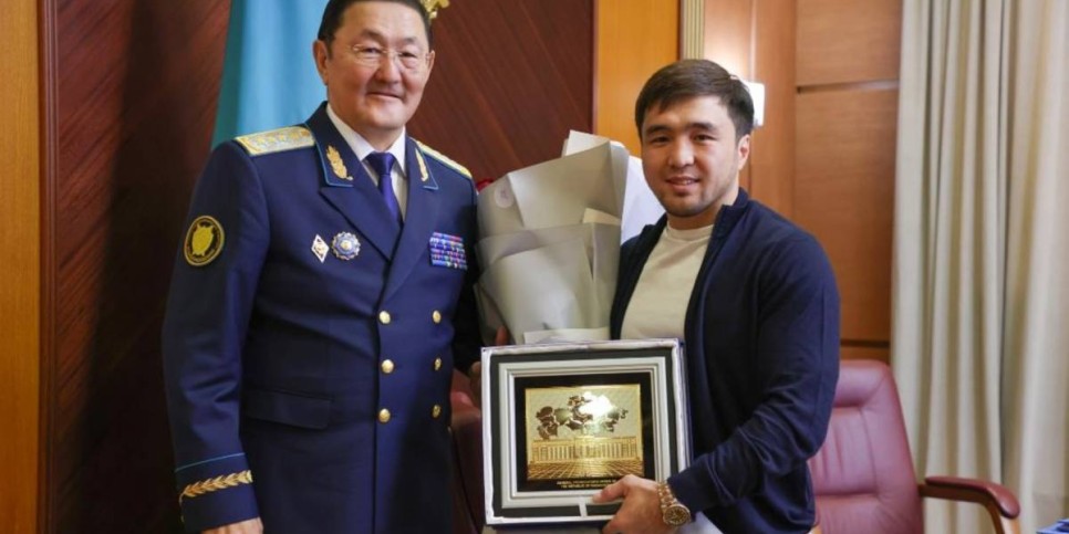 
                    В Генеральной прокуратуре прошла встреча с олимпийским чемпионом Елдосом Сметовым
                