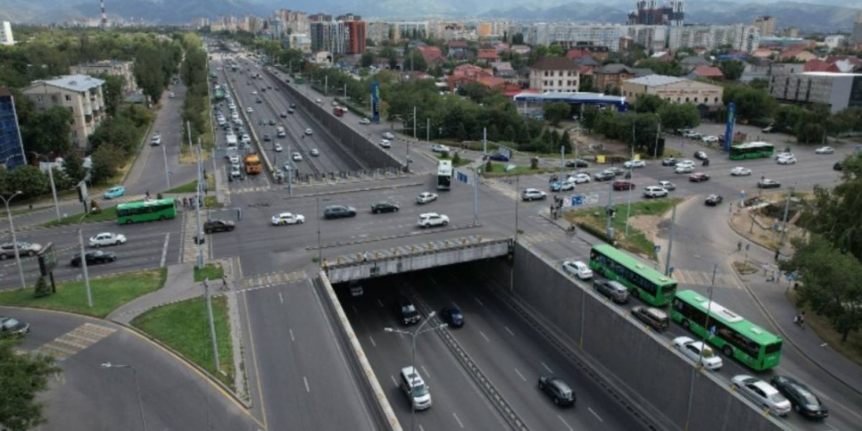 
                    В Алматы заменили трубопровод, который используется 33 года
                