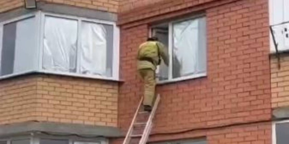 
                    Закрылся в квартире: четырехлетнего мальчика спасли в Кокшетау
                