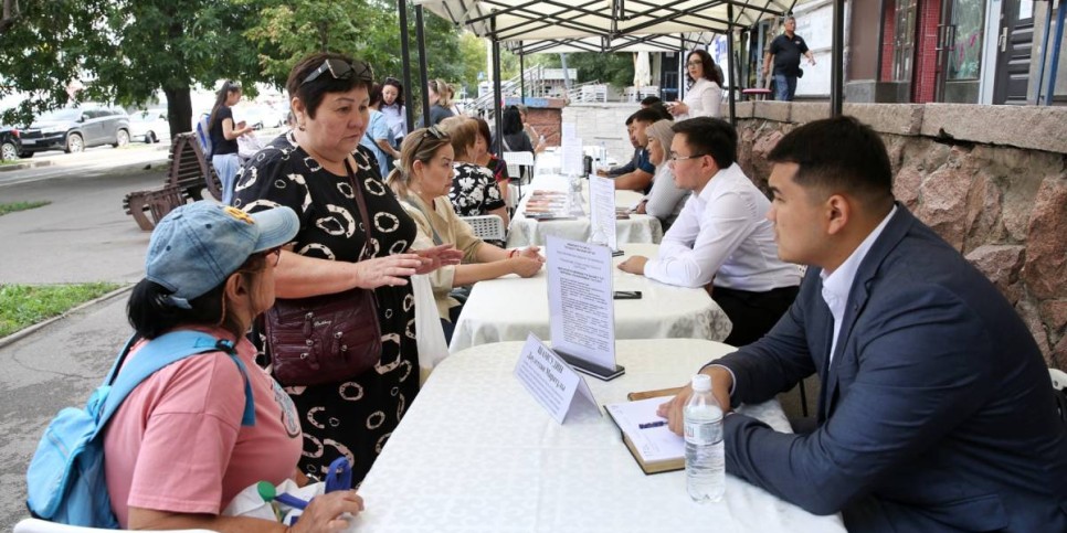 
                    В Алматы прошла ярмарка государственных услуг
                