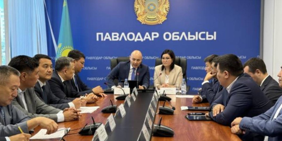 
                    Алибек Куантыров провел встречу с бизнес-сообществом Павлодарской области
                
