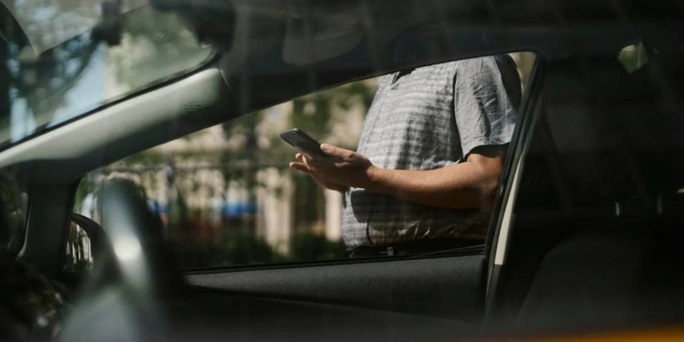
                    Деньги и ноутбук похитили из авто во дворе многоэтажки в Темиртау
                