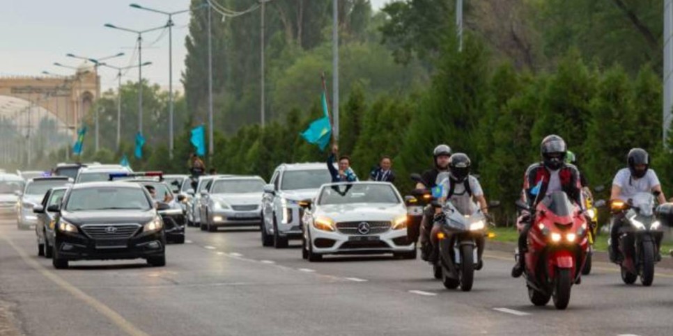 
                    Жамбылцы приветствовали Олимпийского чемпиона Елдоса Сметова
                