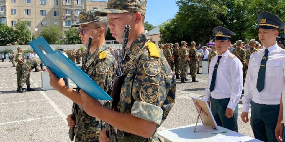 
                    Около 400 новоиспеченных гвардейцев присягнули на верность Родине в Шымкенте
                