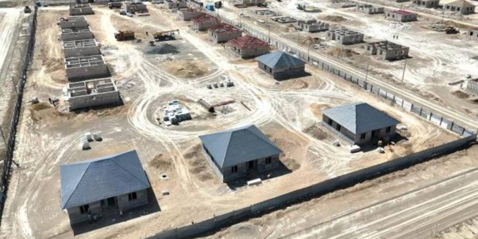 
                    Олжас Бектенов проверил восстановление жилья в городе Кульсары 
                