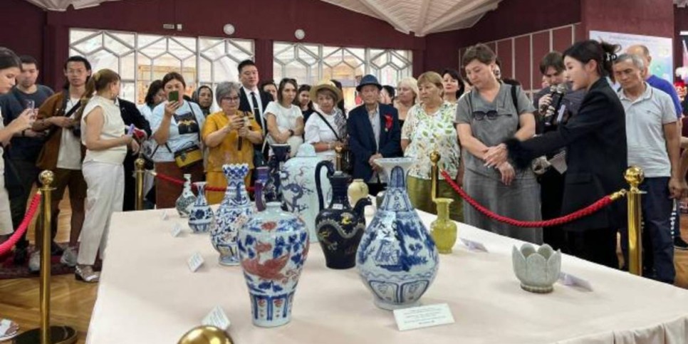 
                    В Алматы открылась международная выставка китайского фарфора
                