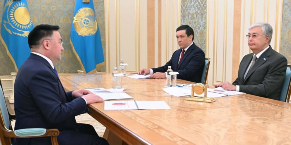 
                    Токаев принял председателя Верховного суда Асламбека Мергалиева
                