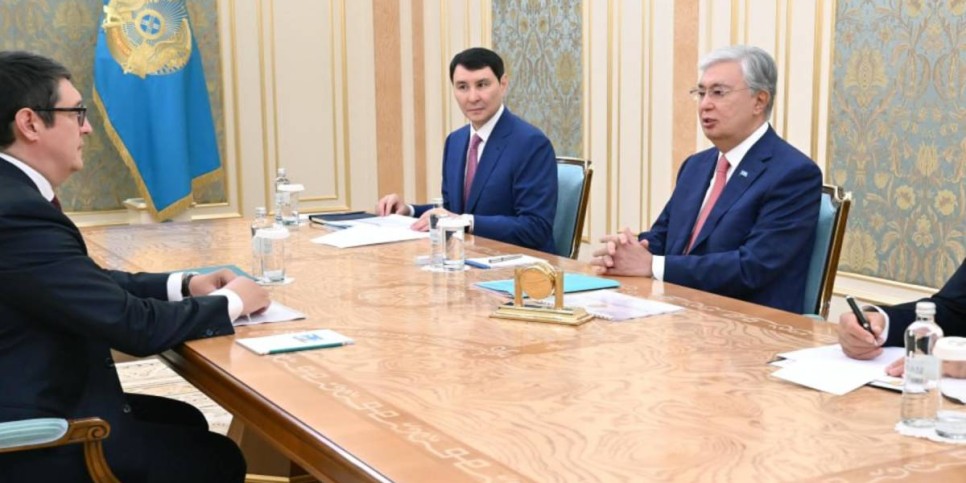 
                    Токаев принял Алмасадама Саткалиева
                