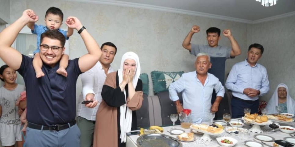 
                    Родители Гусмана Кыргызбаева: «Мы благословили сына на успех»
                