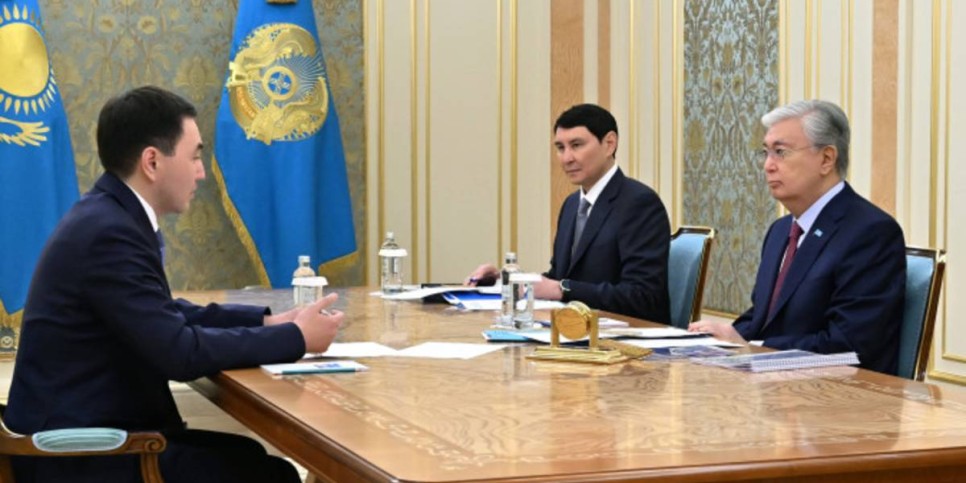 
                     Токаев поручил качественно проработать социально-экономические реформы 
                