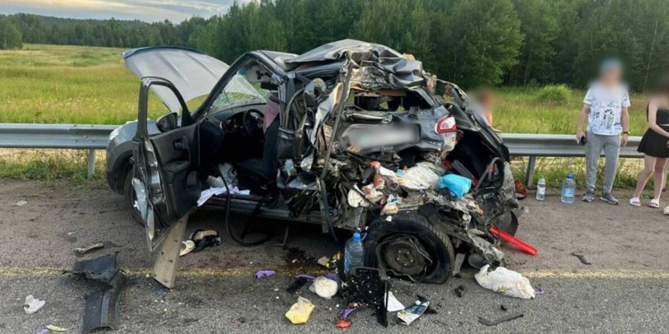 
                    Грузовик въехал в припаркованное на обочине авто в Акмолинской области
                
