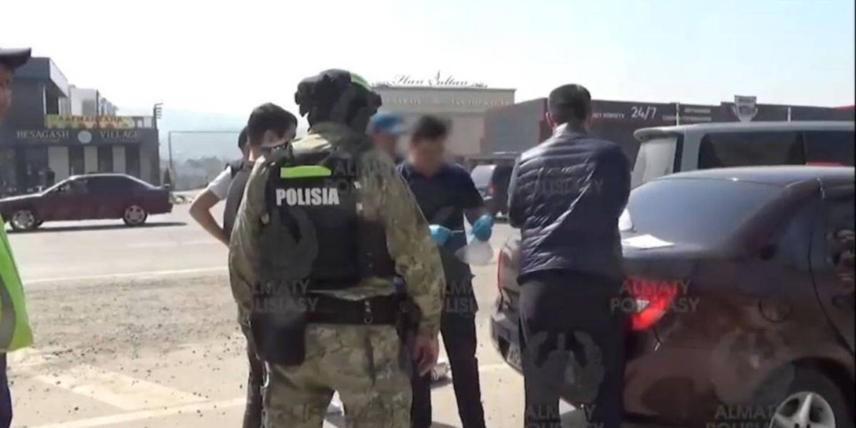 
                    На 17 лет посадили главу ОПГ за наркотики в Алматы
                