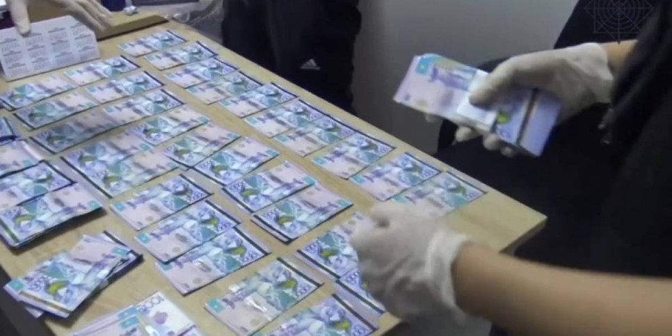 
                    За крупную взятку задержан глава группы авторского надзора в Костанае
                