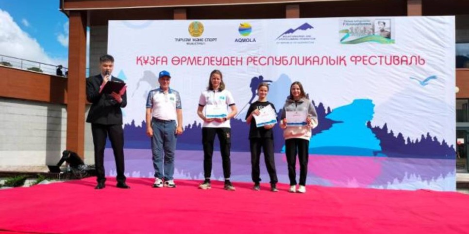 
                    Более 200 спортсменов-любителей покорили вершину «Окжетпес» в Бурабае
                