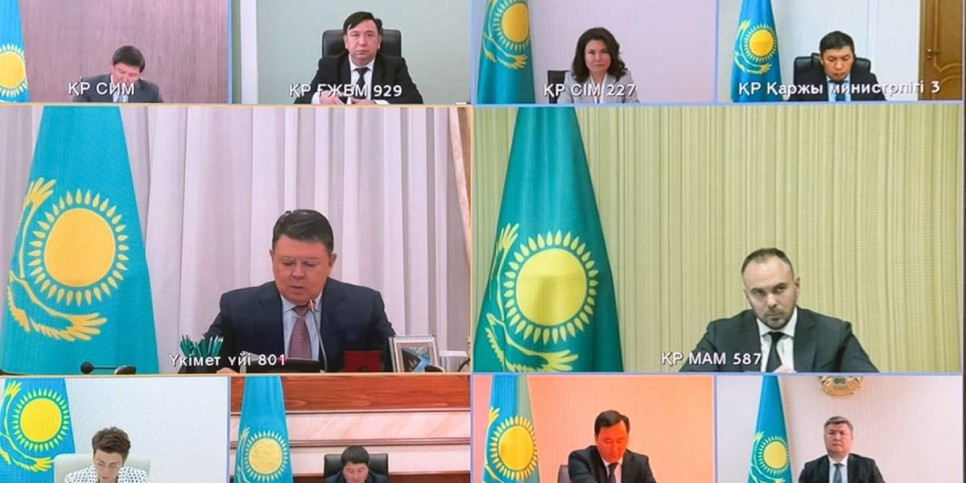 
                    Срочные меры по улучшению благосостояния населения в регионах разработают в Казахстане 
                