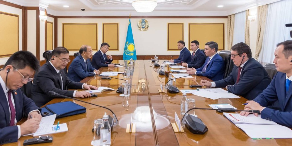 
                    Бектенов обсудил с главой китайской компании CNPC совместные проекты в энергетической сфере 
                