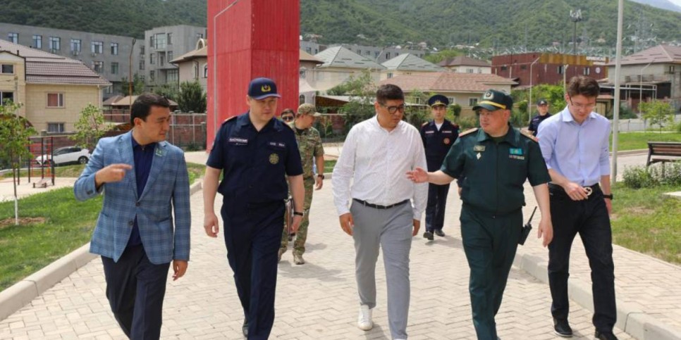 
                    Депутаты посетили новое пожарное депо в Алматы
                