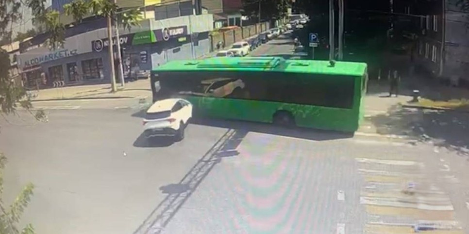 
                    Смертельное ДТП с автобусом в Алматы: спровоцировавшая аварию водитель задержана и водворена в ИВС
                