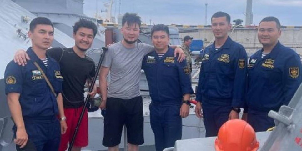 
                    Казахстанские моряки спасли людей, унесенных в открытое море
                