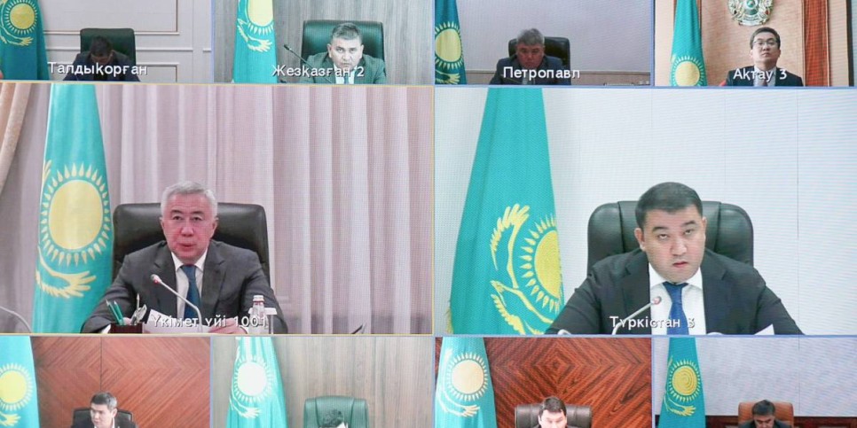 
                    Борьба с саранчой: руководство Минсельхоза выехало в регионы
                