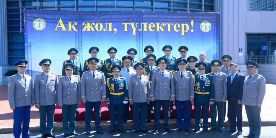 
                    Торжественный выпуск офицеров состоялся в Национальном университете обороны РК 
                