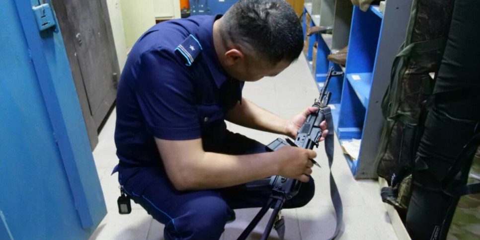 
                    Многочисленные нарушения по хранению служебного оружия выявили в СКО
                