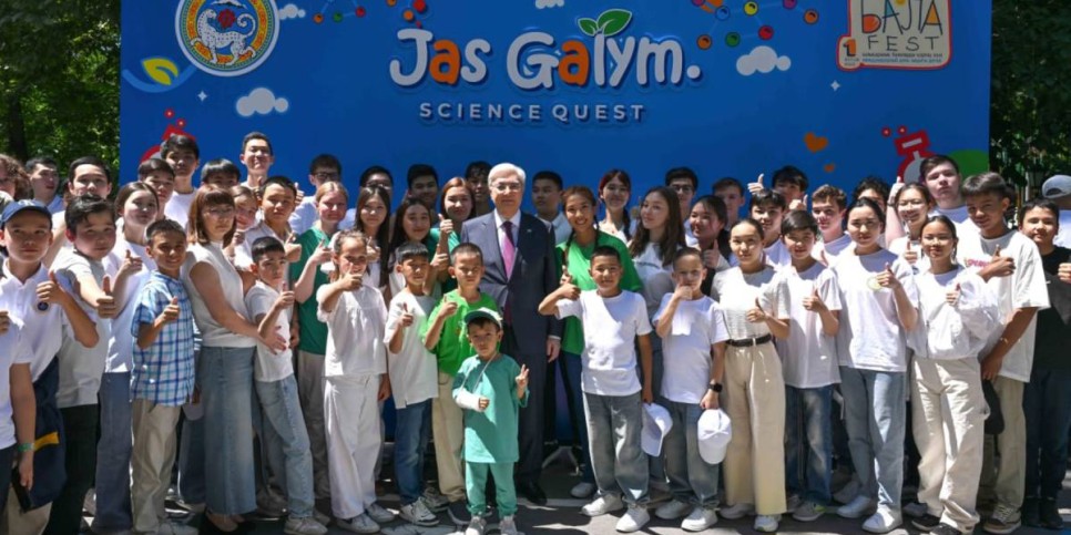 
                    Токаев побеседовал с участниками фестиваля Jas Galym. Science Quest
                