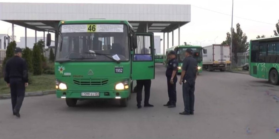 
                    Водитель автобуса в Алматы не имел элементарных навыков управления пассажирским транспортом
                