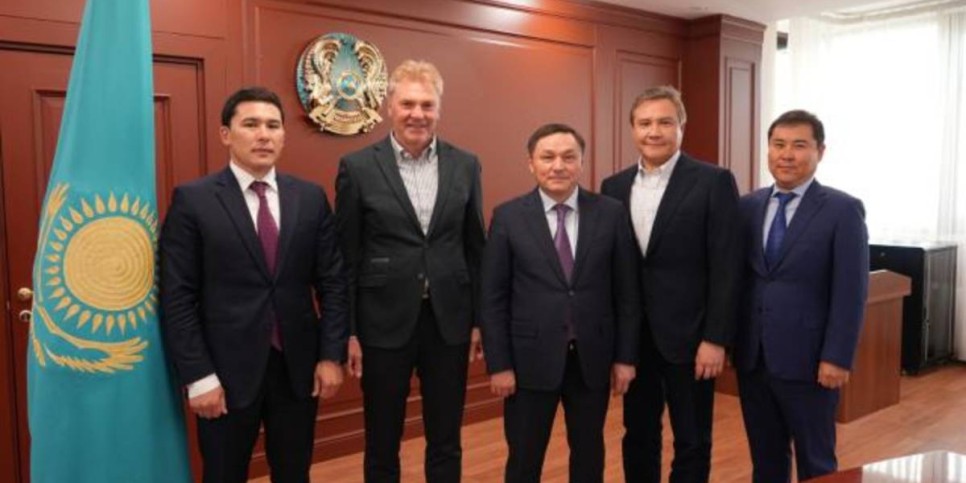 
                    Министр Маржикпаев обсудил с Владимиром Смирновым подготовку спортсменов к Азиатским и Олимпийским играм
                